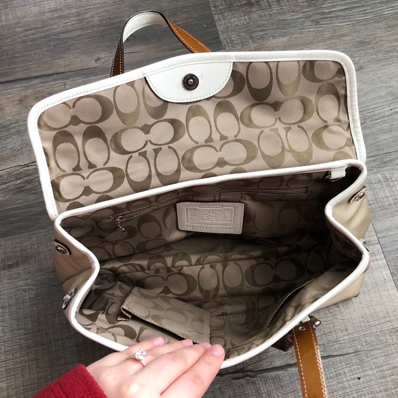 HP🎉 COACH✨ Vintage Hampton Handbag in Beige - Picture 2 of 9